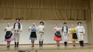 Folklórny súbor Vychodna Slovak Dancers