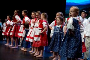 Folklórny súbor AkoDoma 