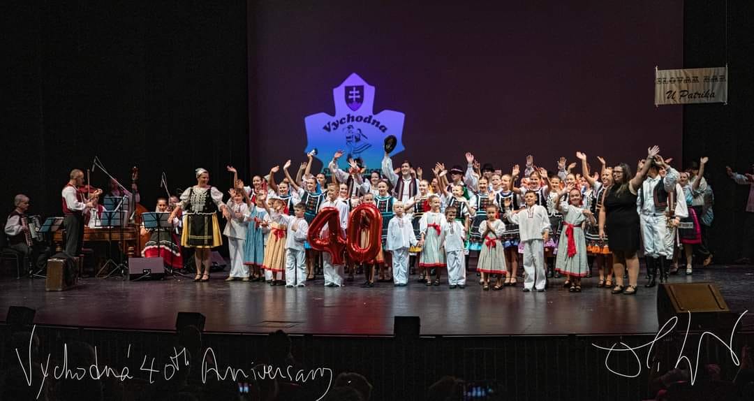 veľkolepý program k 40. výročiu Vychodna Slovak Dancers z Toronta