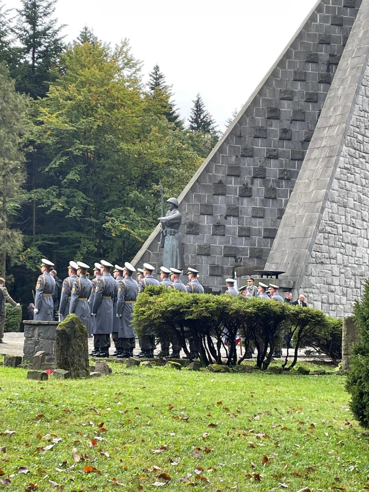 pamätník Karpatsko-duklianskej operácie