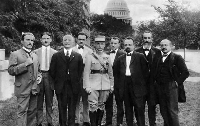 Štefánik v skupine politických spolupracovníkov vo Washingtone v roku 1917, čiernobiela fotografia