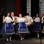 Účastníci v krojoch