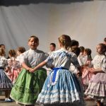 Účastníci v krojoch