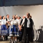 Účastníci v krojoch