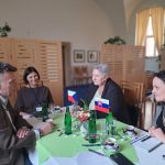 Stretnutie v Senáte Parlamentu ČR, účastníci za rokovacím stolom