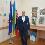 popredseda, stojaci, v pozadi zastavy EÚ, Ukrajiny a SR