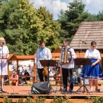 účastníci dvora, exteriér