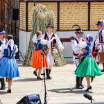 Krajanská nedeľa, exteriér, skupiny, tance, kroje
