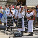 Krajanská nedeľa, exteriér, skupiny, tance, kroje