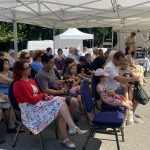 účastníci programu, exteriér, park