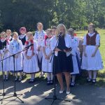 účastníci programu, exteriér, park