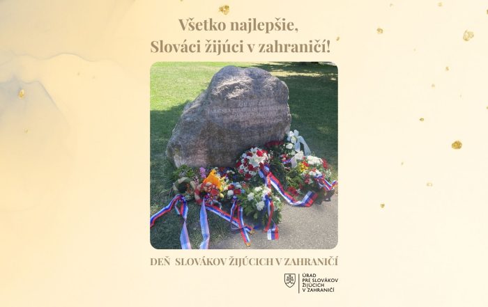 zakladný kamen pamatníka, obložený vencami