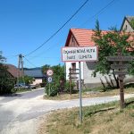 vstup do obce, dvojjazyčná tabuľa