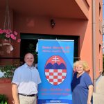 Foto pri banneri Matice v Rijeke