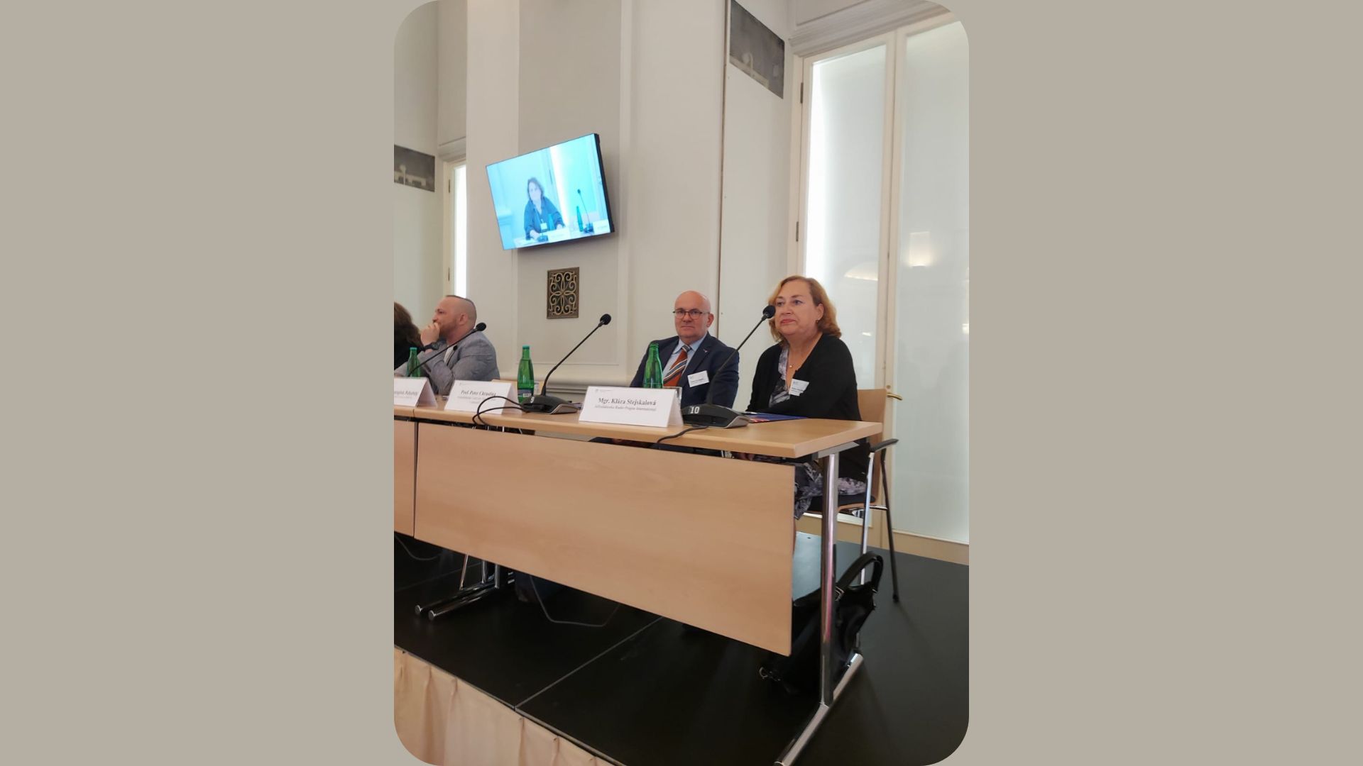konferencia, interier, rečníci