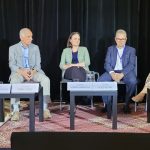 Účastníci v priestoroch zámku - panelová diskusia