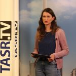 účastníci podujatia a lektori počas workshopov, interiér, technika