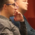 účastníci podujatia a lektori počas workshopov, interiér, technika