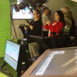 účastníci podujatia a lektori počas workshopov, interiér, technika