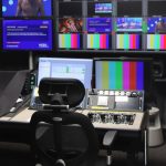 účastníci podujatia a lektori počas workshopov, interiér, technika