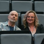 Účastníci konferencie, interiér, prednášky a diskusie
