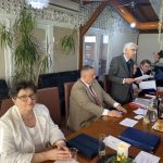 zasadnutie, interiér, účastníci