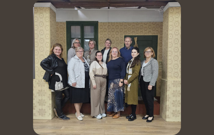 Účastníci workshopu, interiér, skupinová foto