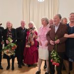 koncert klasickej hudby, účastníci a hudobníci, interiér