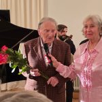 koncert klasickej hudby, účastníci a hudobníci, interiér