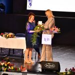 účastníci, interiér, odovzdávanie medaily