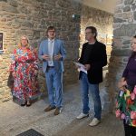 vernisáž, vnútorné priestory, rečníci a obrazy