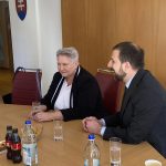 Stretnutie s krajanmi v priestoroch generálneho konzulátu SR v Mníchove, účastníci počas rokovania