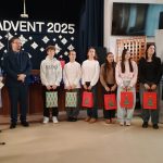 účastníci stretnutia, adventná výzdoba