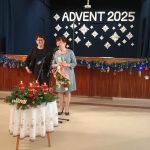 účastníci stretnutia, adventná výzdoba