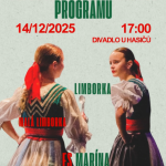 Dve dievčatá v krojoch