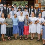 zábery z Krajanskej nedele, súbory v krojoch, pri tanci