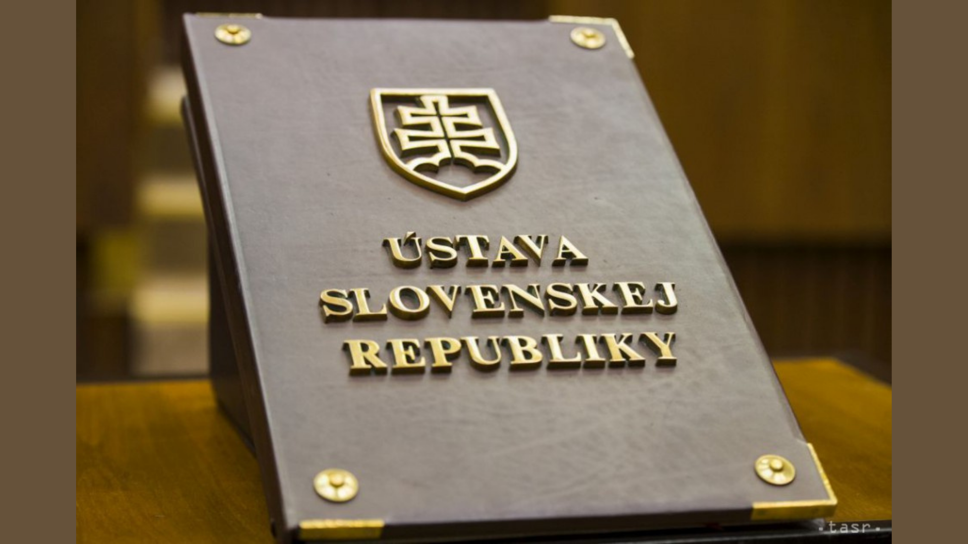 Ústava v doskach