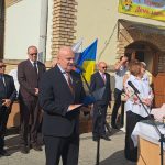 otvorenie školského roka, exteriér, školský dvor, príhovory