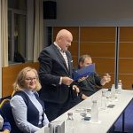 stretnutie, interiér, príhovory